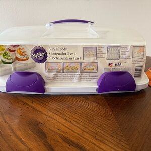 Wilton Purple and White Cake Caddy